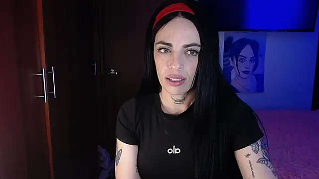 violett honney online show from December 3, 2025, 5:37 am