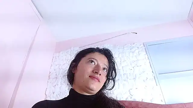 lunazulsj online show from January 25, 2025, 4:46 pm