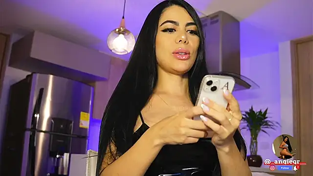 Snapshot of AnnaTaylor1 chatting on February 3, 2025, 12:04 am AnnaTaylor1 online show from February 3, 2025, 12:04 am