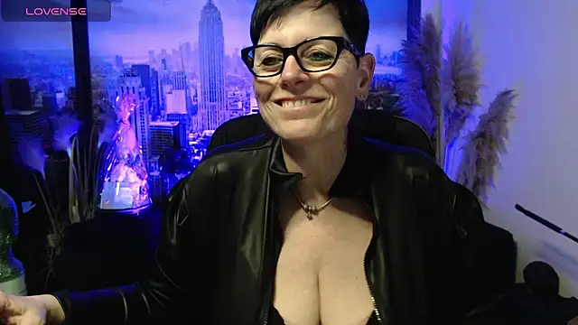 Snapshot of ninarandmann chatting on May 19, 2026, 2:01 pm ninarandmann online show from May 19, 2026, 2:01 pm