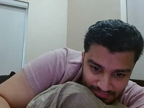 Snapshot of robintoit chatting on February 2, 2026, 3:27 am robintoit online show from February 2, 2026, 3:27 am