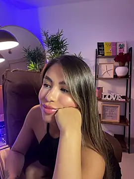  laura 02 online show from March 18, 2025, 7:53 pm