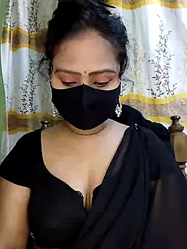 Idhika Paul online show from February 8, 2025, 4:04 pm