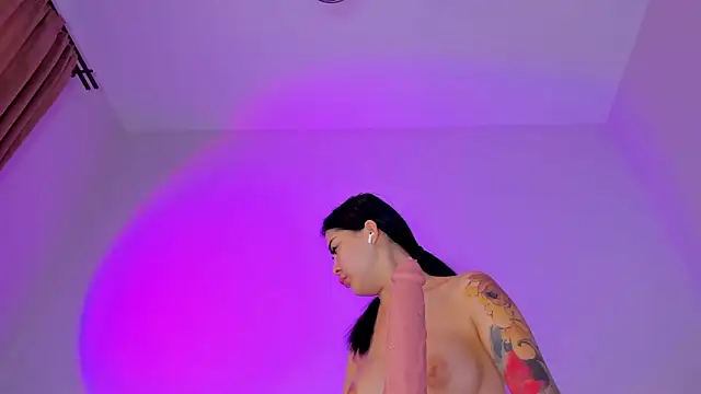 maakimo online show from April 18, 2026, 3:21 am