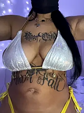 kamila french online show from December 3, 2025, 10:08 pm