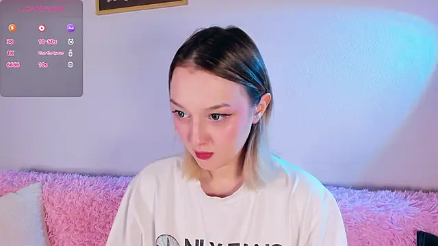 CrystalRey online show from November 4, 2025, 8:24 am