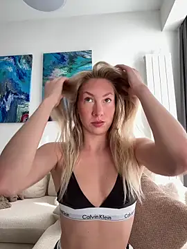 Snapshot of LuisaBecker chatting on February 21, 2026, 11:00 am LuisaBecker online show from February 21, 2026, 11:00 am