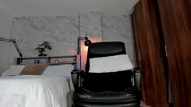 bruno woods online show from October 11, 2025, 7:23 pm