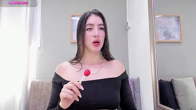 Snapshot of _AlejaCruz_ chatting on October 1, 2025, 4:57 pm AlejaCruz online show from October 1, 2025, 4:57 pm