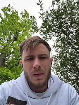 Julian128 online show from May 2, 2026, 2:22 pm