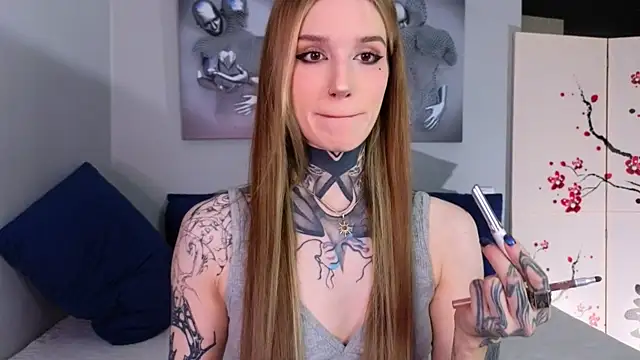 Snapshot of SophieInkk chatting on October 1, 2025, 11:33 pm SophieInkk online show from October 1, 2025, 11:33 pm