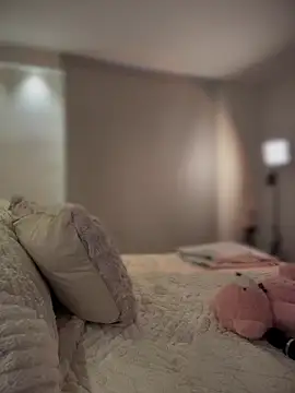 selenne schmitt online show from November 18, 2025, 9:30 pm