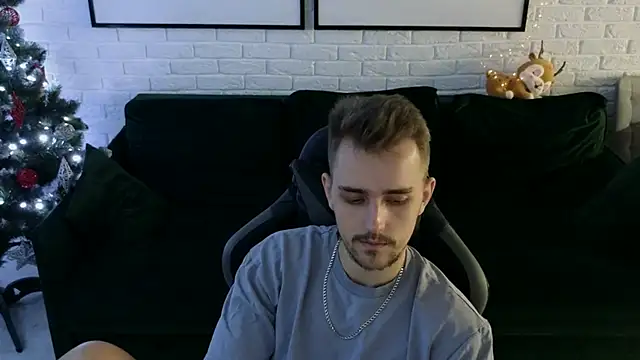 Snapshot of Larstar01 chatting on December 7, 2024, 3:58 am Larstar01 online show from December 7, 2024, 3:58 am