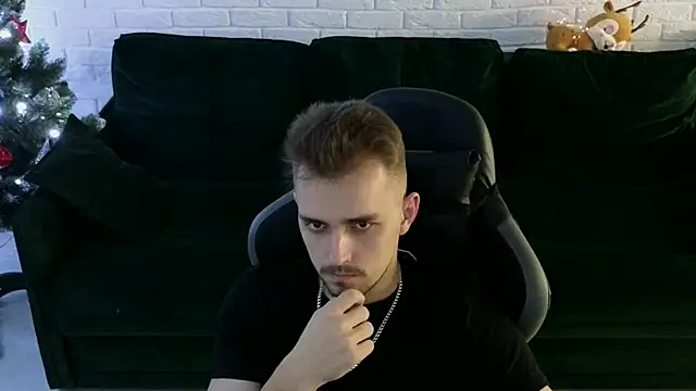 Snapshot of Larstar01 chatting on December 21, 2024, 1:26 am Larstar01 online show from December 21, 2024, 1:26 am