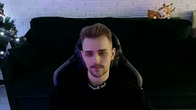 Snapshot of Larstar01 chatting on December 23, 2024, 2:24 am Larstar01 online show from December 23, 2024, 2:24 am