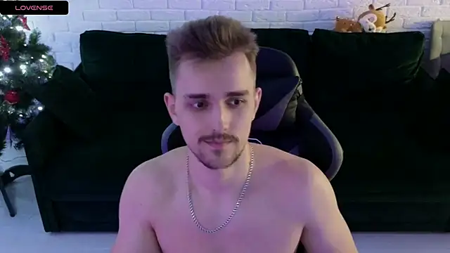 Snapshot of Larstar01 chatting on December 29, 2024, 4:48 am Larstar01 online show from December 29, 2024, 4:48 am