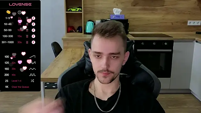 Snapshot of Larstar01 chatting on January 12, 2025, 10:23 am Larstar01 online show from January 12, 2025, 10:23 am