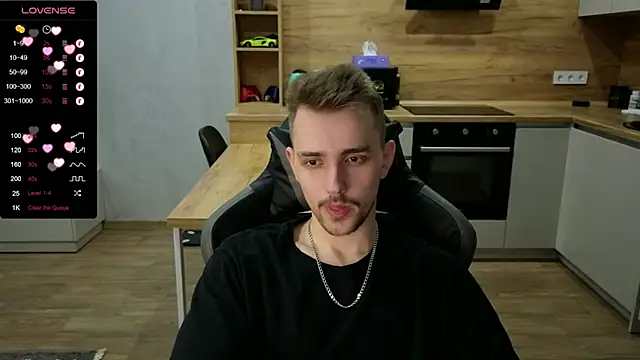 Snapshot of Larstar01 chatting on January 13, 2025, 11:08 am Larstar01 online show from January 13, 2025, 11:08 am