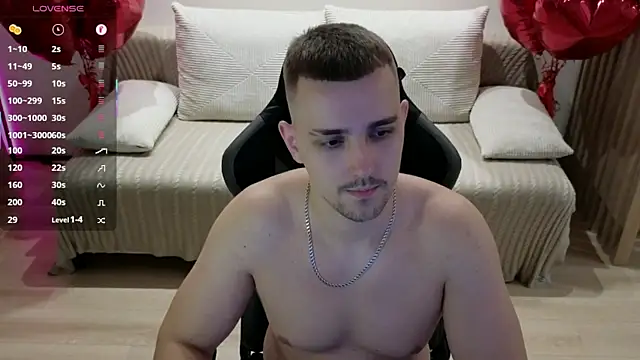 Snapshot of Larstar01 chatting on October 29, 2025, 10:44 pm Larstar01 online show from October 29, 2025, 10:44 pm