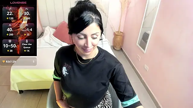 Snapshot of tiffani__love chatting on January 4, 2025, 6:51 pm tiffani  love online show from January 4, 2025, 6:51 pm