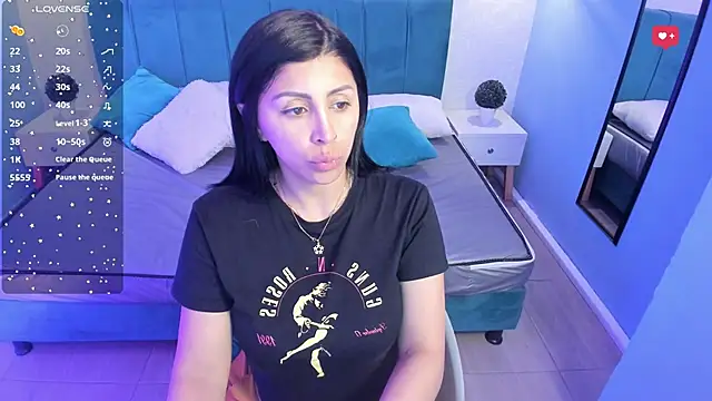 Snapshot of tiffani__love chatting on February 14, 2025, 12:03 pm tiffani  love online show from February 14, 2025, 12:03 pm