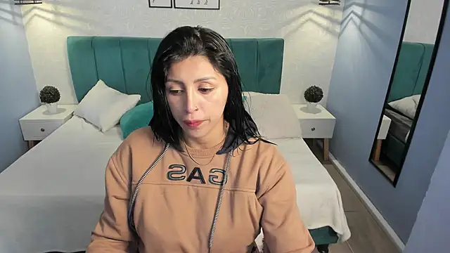 Snapshot of tiffani__love chatting on February 22, 2025, 1:35 pm tiffani  love online show from February 22, 2025, 1:35 pm