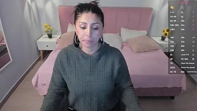 Snapshot of tiffani__love chatting on March 13, 2025, 12:35 pm tiffani  love online show from March 13, 2025, 12:35 pm