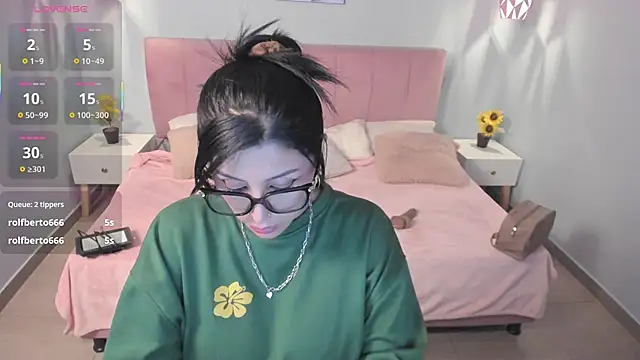 Snapshot of tiffani__love chatting on March 22, 2025, 6:03 pm tiffani  love online show from March 22, 2025, 6:03 pm