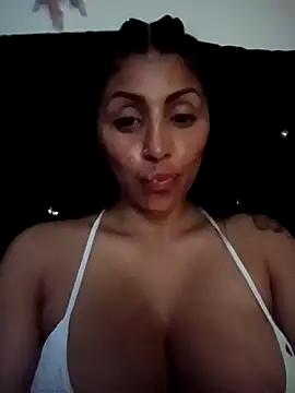 Snapshot of tiffani__love chatting on September 15, 2025, 2:22 am tiffani  love online show from September 15, 2025, 2:22 am