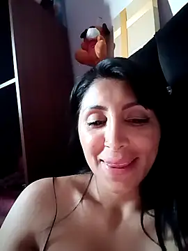 Snapshot of tiffani__love chatting on October 20, 2025, 10:21 pm tiffani  love online show from October 20, 2025, 10:21 pm