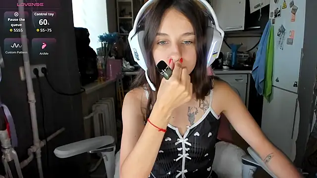 Snapshot of _Nika_Kik chatting on July 11, 2026, 10:18 am Nika Kik online show from July 11, 2026, 10:18 am