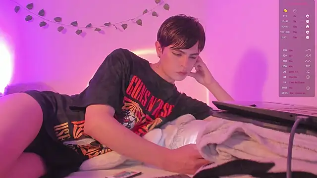 Snapshot of ianstar_599 chatting on March 3, 2025, 11:03 pm ianstar 599 online show from March 3, 2025, 11:03 pm