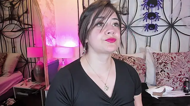 nahomi sweett online show from October 21, 2025, 11:00 am