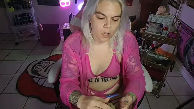 Snapshot of CherryBombBomb chatting on January 11, 2025, 6:56 am CherryBombBomb online show from January 11, 2025, 6:56 am