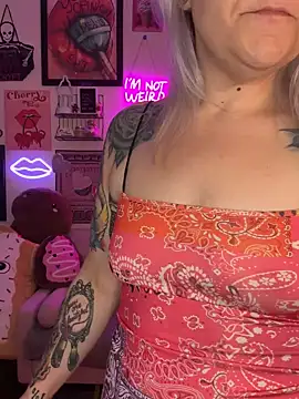 Snapshot of CherryBombBomb chatting on February 16, 2025, 4:31 am CherryBombBomb online show from February 16, 2025, 4:31 am