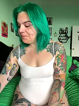 Snapshot of CherryBombBomb chatting on October 9, 2025, 7:01 pm CherryBombBomb online show from October 9, 2025, 7:01 pm