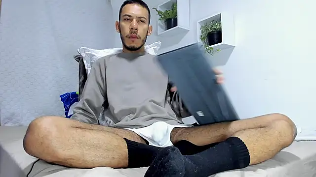 Aronxxs online show from March 1, 2025, 10:45 am