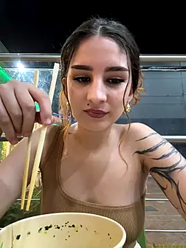 Snapshot of Mon_Cherry chatting on September 19, 2025, 1:07 am Mon Cherry online show from September 19, 2025, 1:07 am