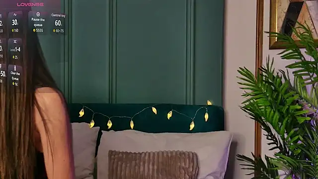 LunaWills  online show from October 25, 2025, 4:20 am