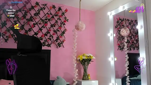 Snapshot of SamaraCortez chatting on March 14, 2025, 8:28 pm SamaraCortez online show from March 14, 2025, 8:28 pm