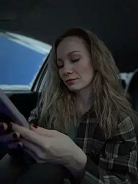 Snapshot of LavenderHot chatting on December 14, 2025, 2:28 am LavenderHot online show from December 14, 2025, 2:28 am