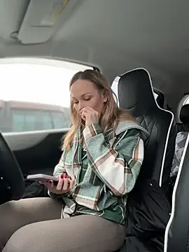 Snapshot of LavenderHot chatting on December 15, 2025, 3:00 am LavenderHot online show from December 15, 2025, 3:00 am