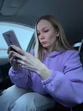 Snapshot of LavenderHot chatting on December 20, 2025, 2:40 am LavenderHot online show from December 20, 2025, 2:40 am