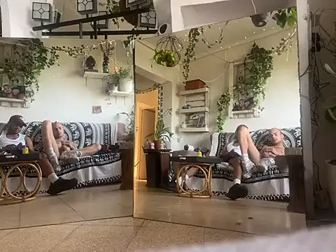 Snapshot of EnricoGio chatting on April 8, 2026, 4:07 pm EnricoGio online show from April 8, 2026, 4:07 pm