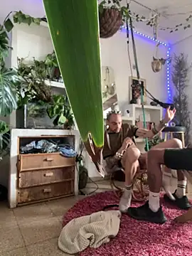 Snapshot of EnricoGio chatting on April 11, 2026, 12:09 pm EnricoGio online show from April 11, 2026, 12:09 pm