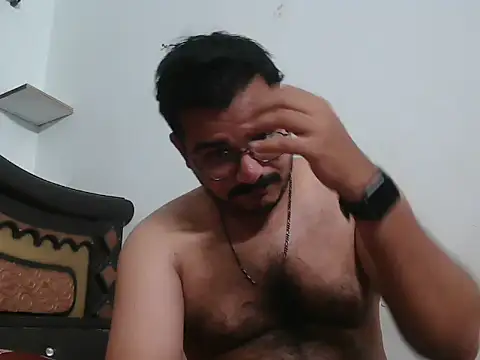 Snapshot of naughtymike0007 chatting on April 28, 2026, 5:29 pm naughtymike0007 online show from April 28, 2026, 5:29 pm