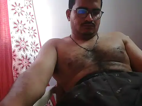 Snapshot of naughtymike0007 chatting on May 18, 2026, 2:07 am naughtymike0007 online show from May 18, 2026, 2:07 am
