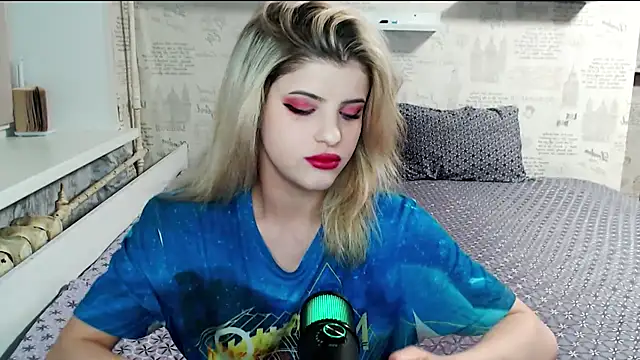 AleksandraFlores online show from April 11, 2026, 8:13 pm
