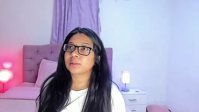 Latinabombsheell online show from September 17, 2025, 4:47 am
