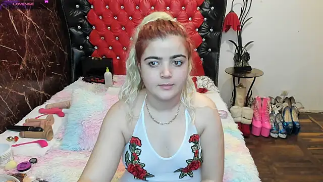 Snapshot of Anasunshine12 chatting on January 18, 2025, 2:23 pm Anasunshine12 online show from January 18, 2025, 2:23 pm